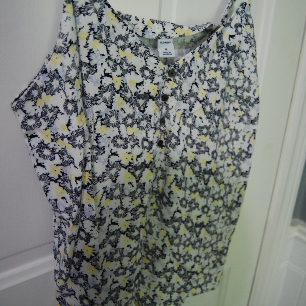 Old Navy NWT floral tank